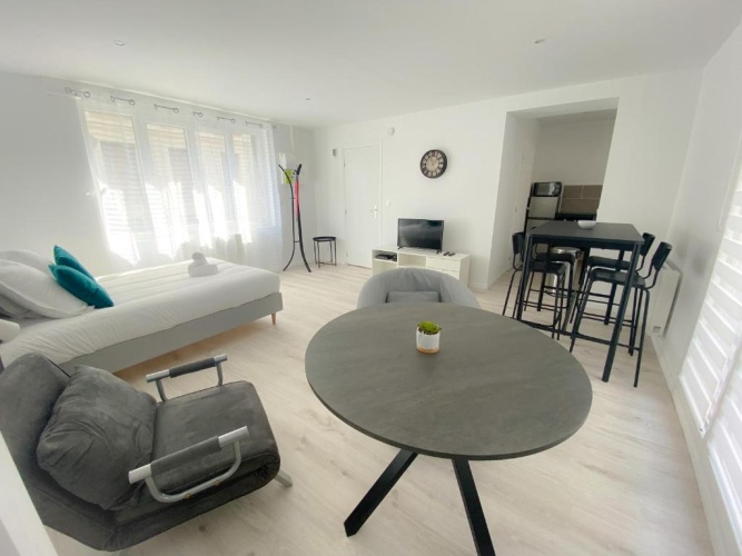 1 Bedroom Apartment