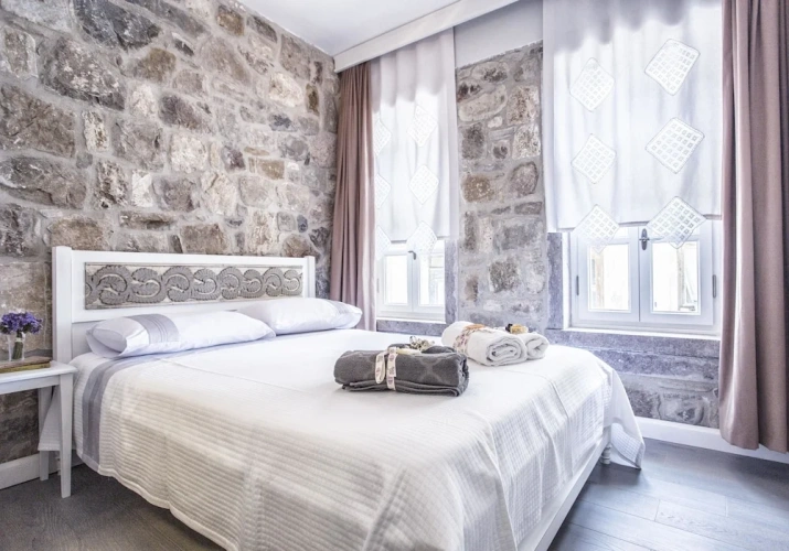 Standard Single room with partial sea view