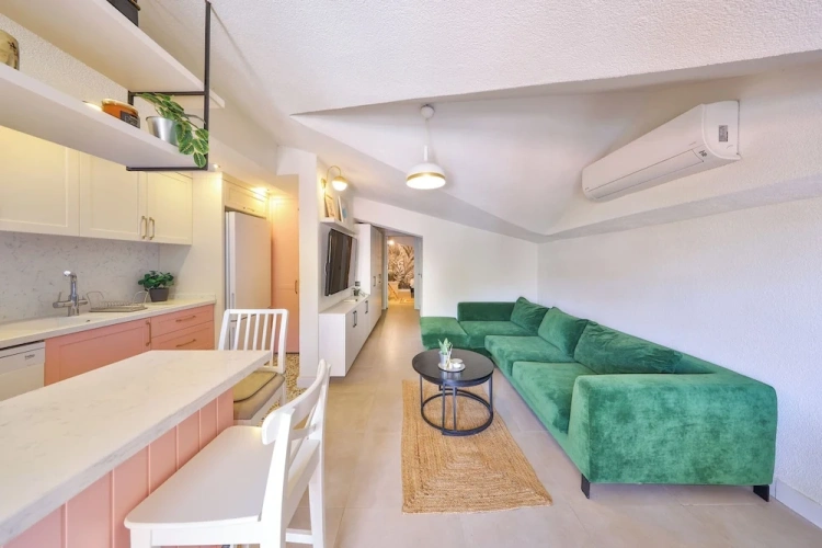 Deluxe Double Penthouse room with balcony and with partial sea view