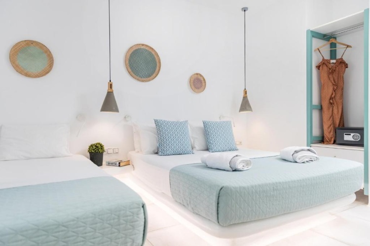 Standard Triple room