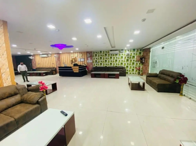 Hotel Paras R Inn