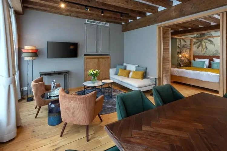 Deluxe Suite