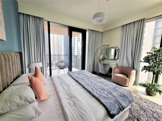 Luxurious Downtown Apt with balcony & View