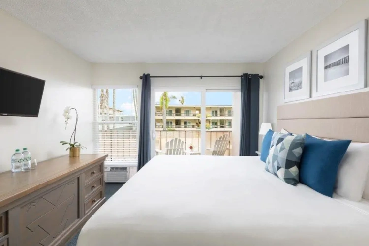 2 Bedrooms Suite with balcony