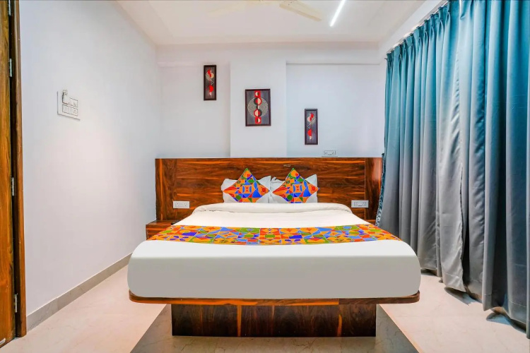 Fabhotel Crystal Inn