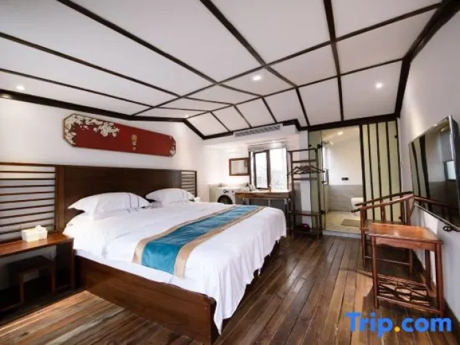 Deluxe Double room with balcony and with river view
