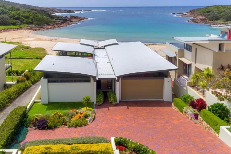 5 Bedrooms Cottage