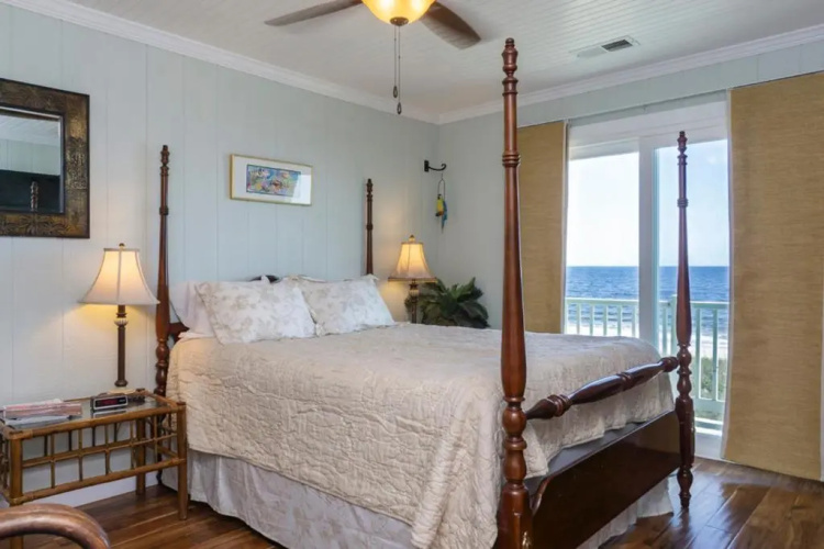 Breezy Oaks by Oak Island Accommodations