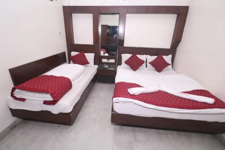 Standard Triple room