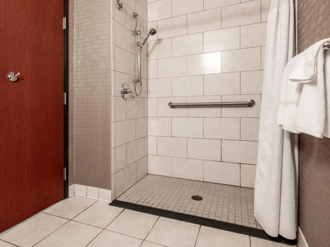 Crowne Plaza Milwaukee Airport by IHG