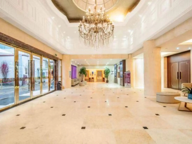 Tall Hotel
