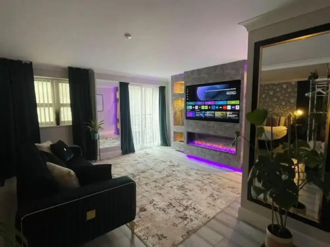 The Exclusive Jacuzzi Apartment