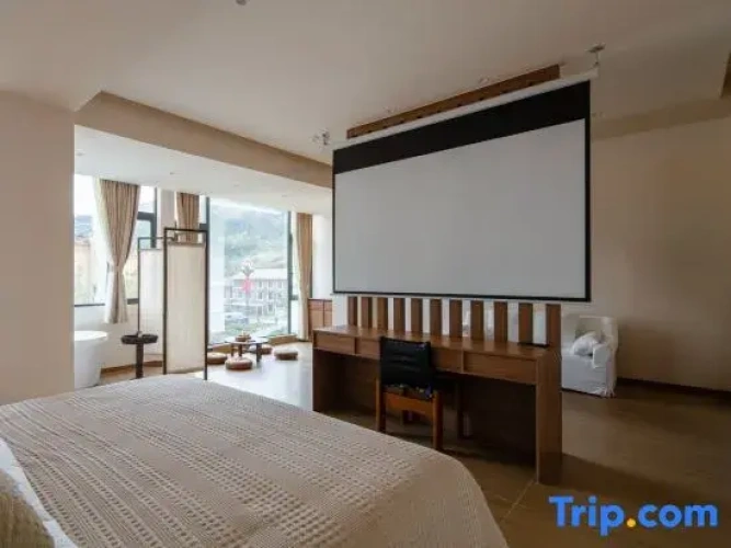 2 Bedrooms Deluxe Family Suite with mountain view