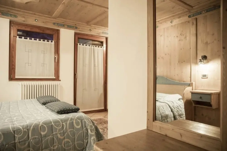 2 Bedrooms Standard Family room with balcony and with mountain view