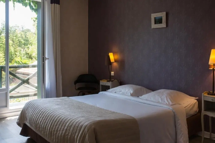 Standard Triple room with garden view