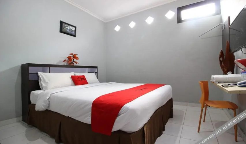 RedDoorz near STPN Jogja