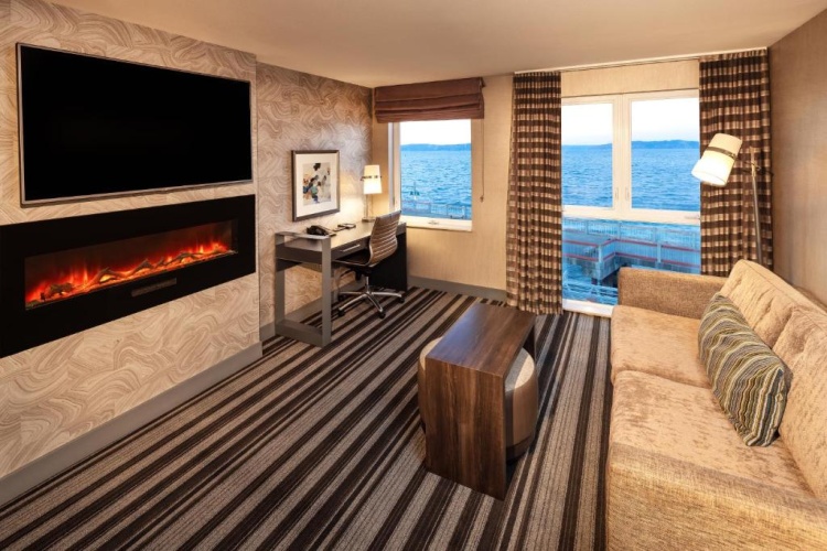 Premier Double Suite with water view