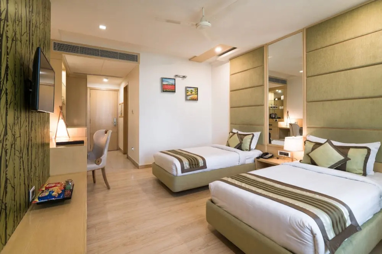 Xenious LN Courtyard Hotel