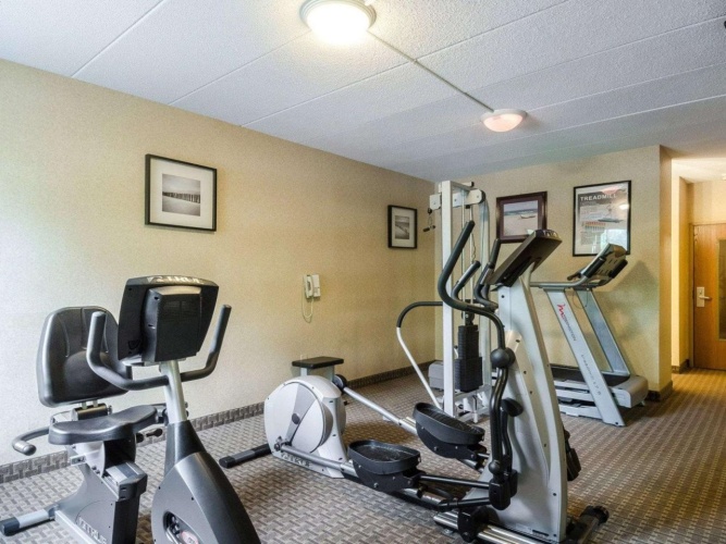 Holiday Inn Express Fall River North photo 21