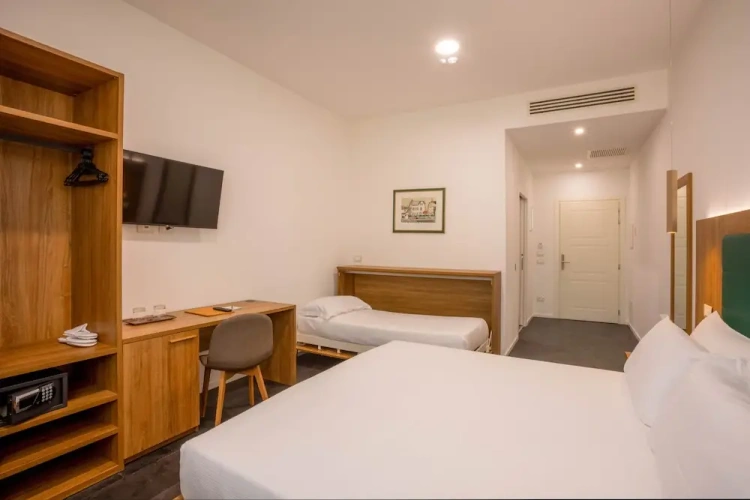 Business Triple room