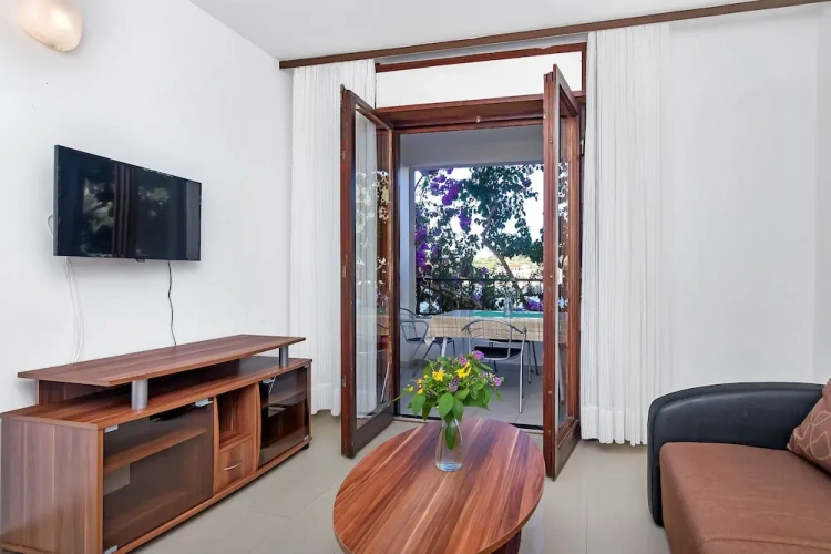 1 Bedroom Apartment with sea view
