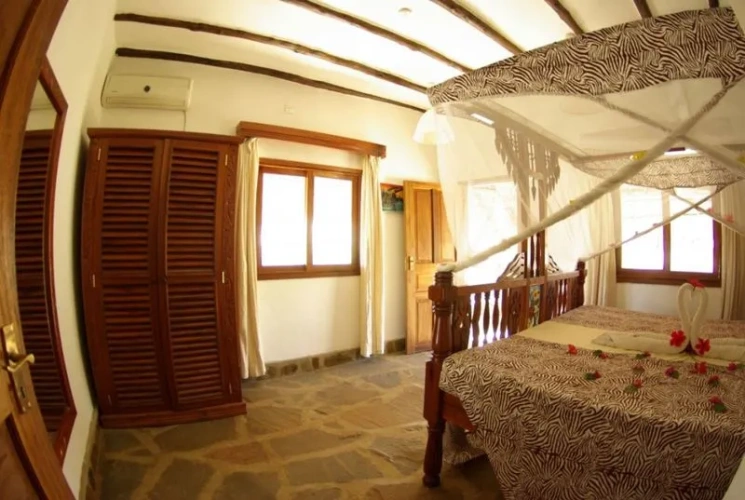 Standard Triple room