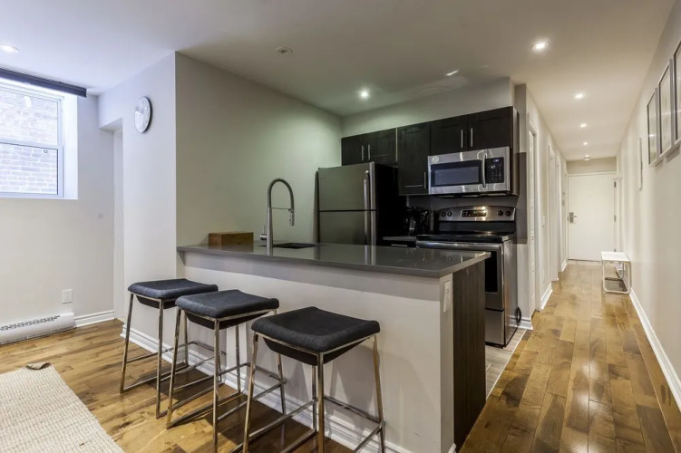 Modern 4BR in Milton Park