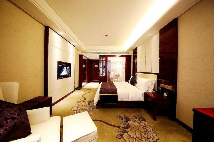 Hollyear XK Hotel