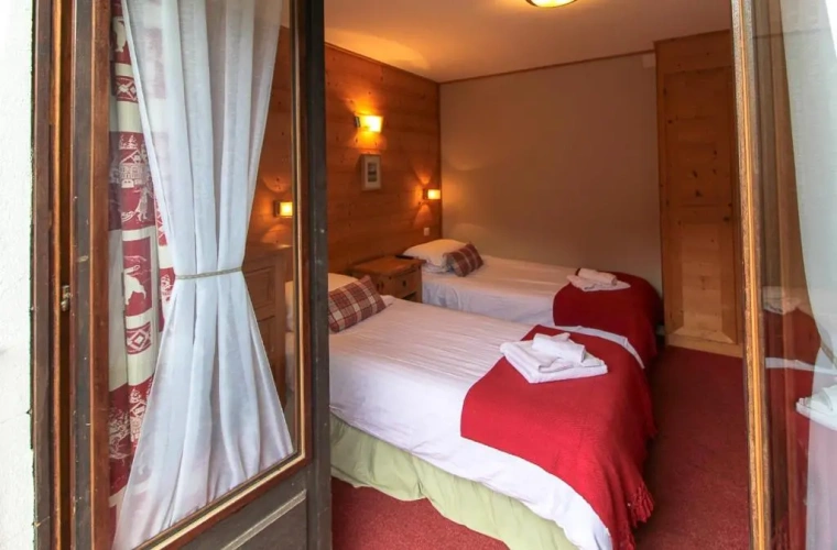 Standard Twin room with balcony