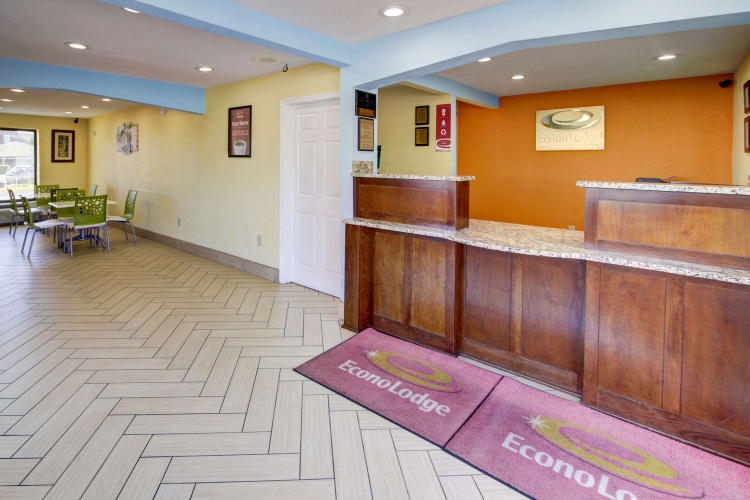 Econo Lodge At Military Circle photo 7