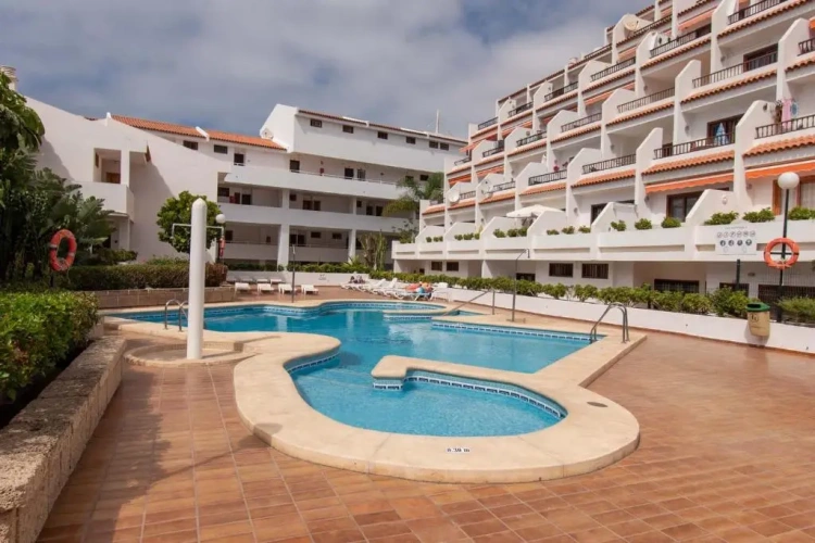 3 Bedrooms Apartment