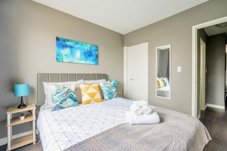 2BR Apt w King Bed and Netflix- Prime Location