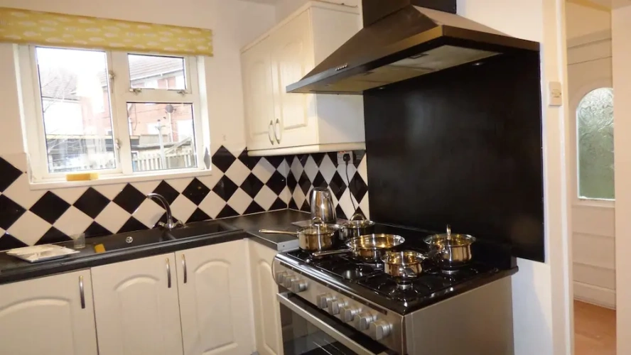 4 Bedrooms Comfort Cottage