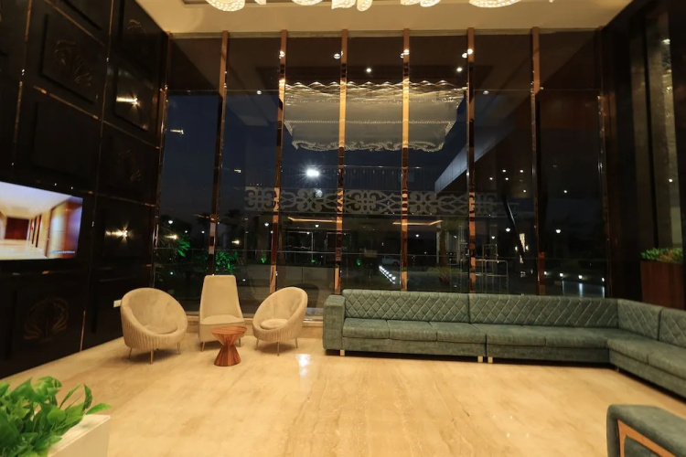Krishna Hotel And Resort