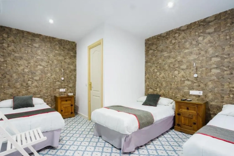 Standard Triple room