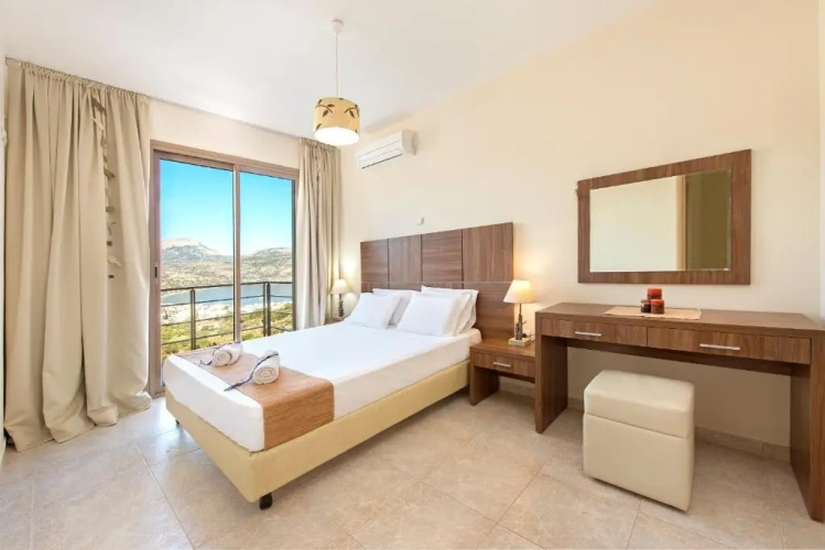 2 Bedrooms Villa