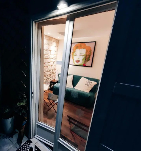 Romantic tiny house in Paris