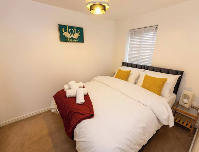 Charming 5-bedroom Townhouse in Central Gloucester