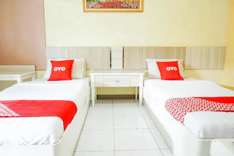 OYO 2085 Chrysanta Hotel