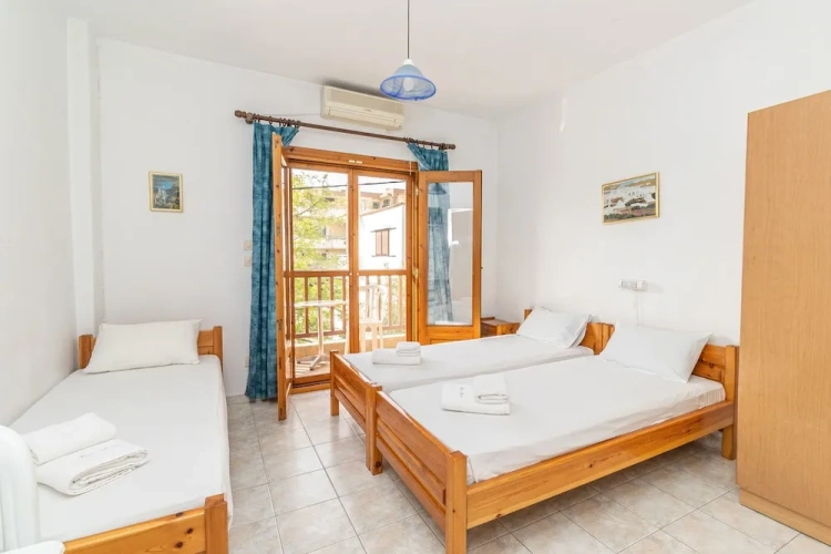 Standard Triple room with sea view