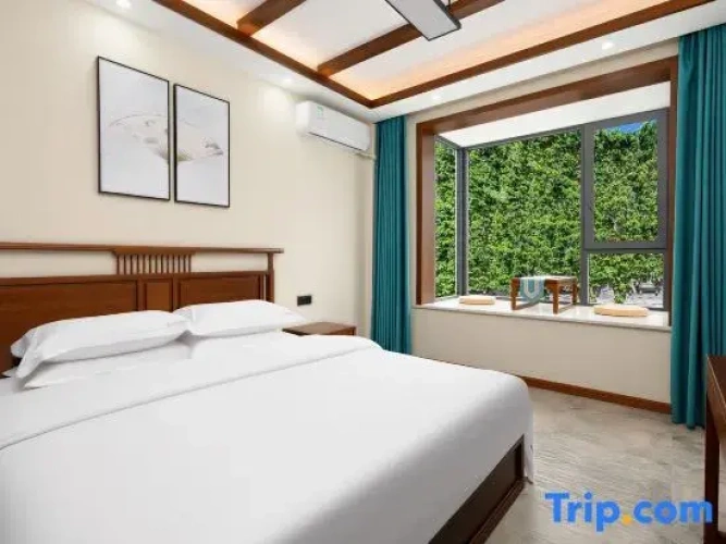 Deluxe Family Suite