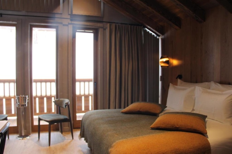 Suite with mountain view