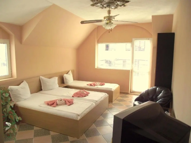Standard Triple room with balcony