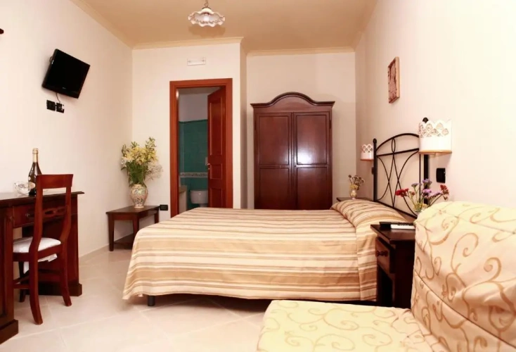 Standard Triple room with balcony