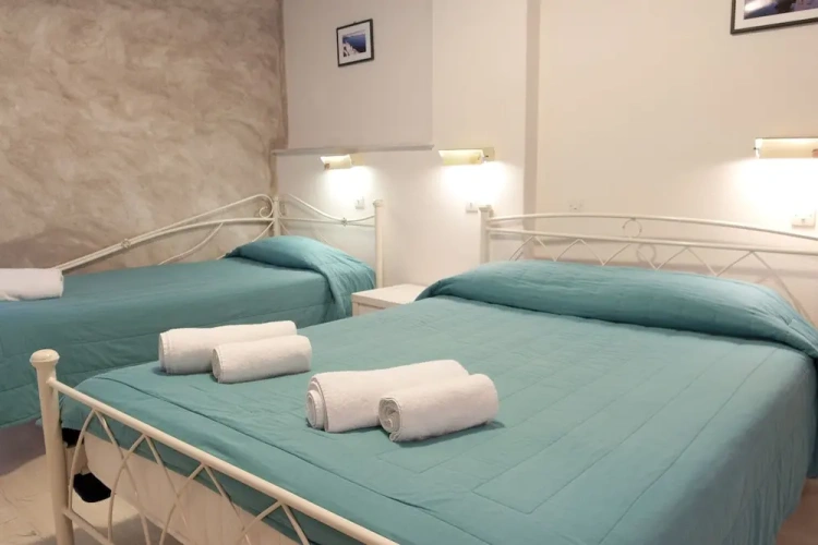 Standard Triple room with balcony