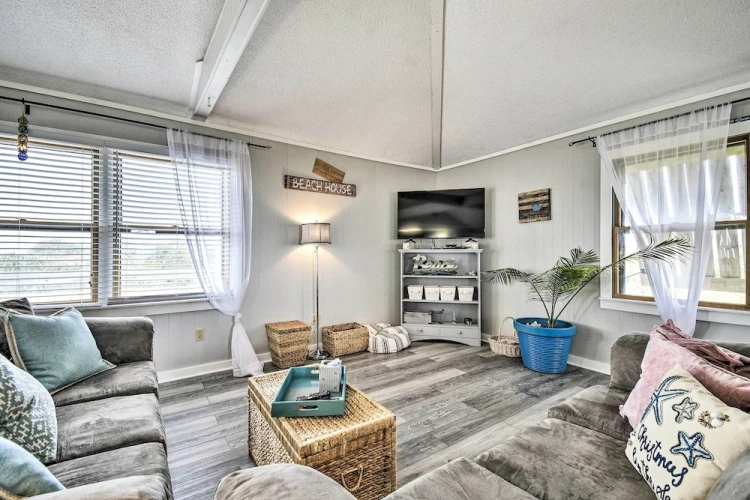 4 Bedrooms Cottage