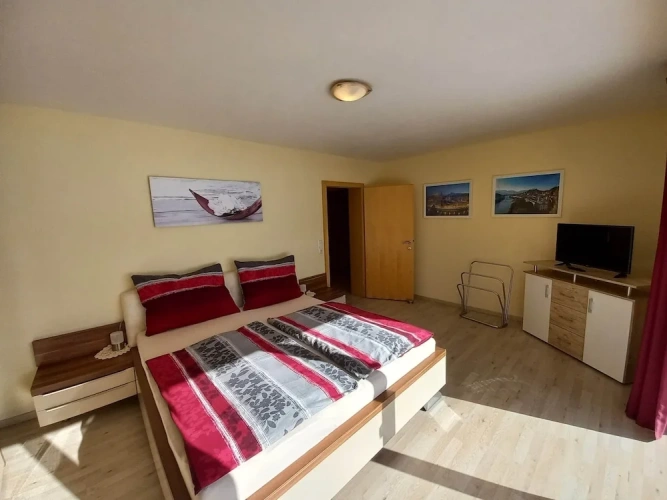 2 Bedrooms Classic Apartment