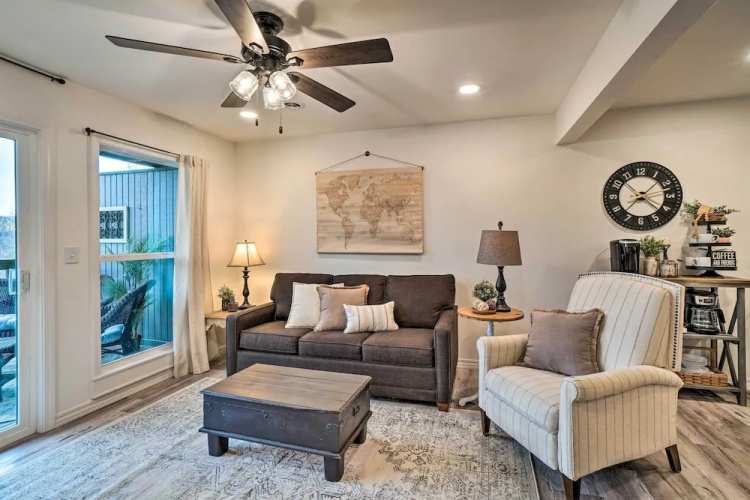Unwind Fireside! Condo 1 Mi to Silver Dollar City