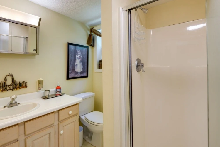 4 Bedrooms Cottage