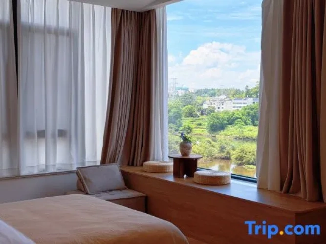 Standard Family room with view